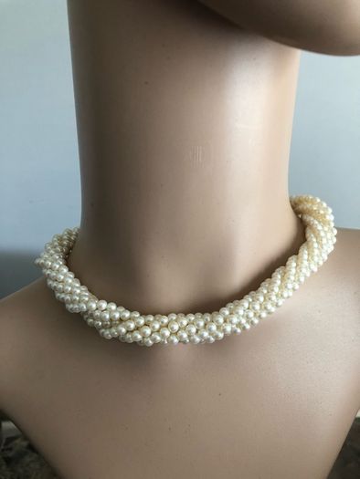 pearl choker necklace