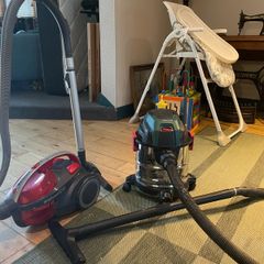 2 Vacuum Cleaners