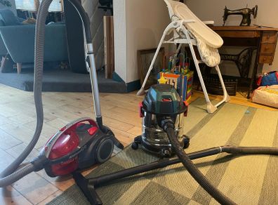 2 Vacuum Cleaners