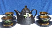 CARRIG DONN TEAPOT SET (plum design) - a set of four cups, saucers &amp; large teapot (excellent unused condition)