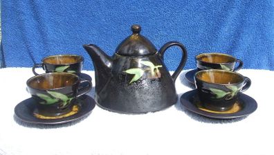 CARRIG DONN TEAPOT SET (plum design) - a set of four cups, saucers & large teapot (excellent unused condition)