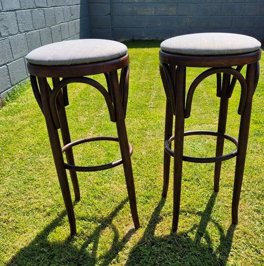 Pair of Vintage Thonet Style Bentwood Cafe Bar Stools Excellent Condition