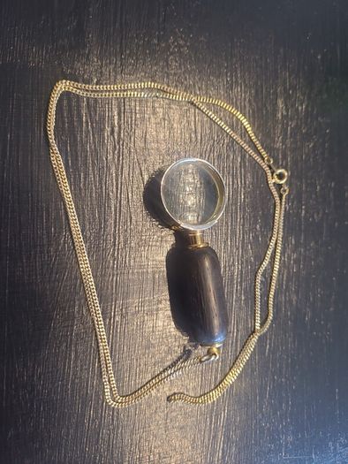 Stunning vintage mini magnifying glass necklace  - gold