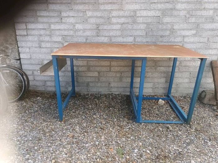 Welding table