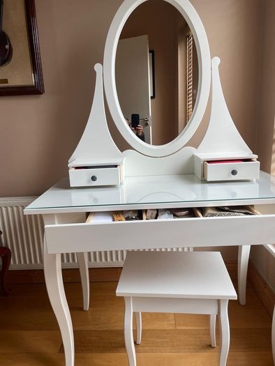 Dressing table