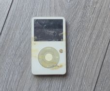 iPod 5th Gen Classic 30gb (Free Post)