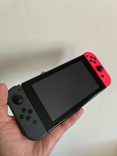 Nintendo Switch 1Tb + Dock + Case + Charger