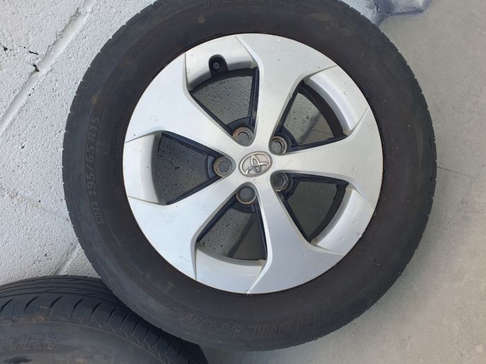 Toyota prius Tyres
