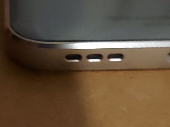 LG G6 mobile phone, 32GB, sim tray missing, excellent cosmetic condition otherwise