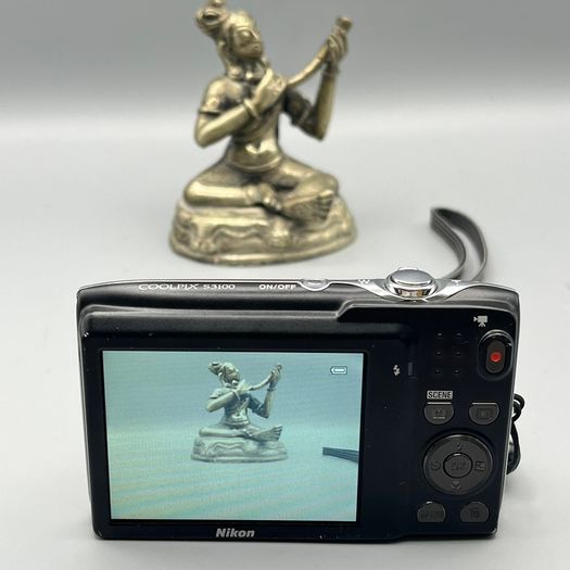 Nikon Coolpix S3100 14MP Digital Camera Purple - Full Kit