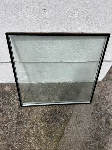 Double glazed window pane