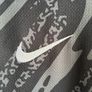 Liverpool goalkeeper jersey Image 9