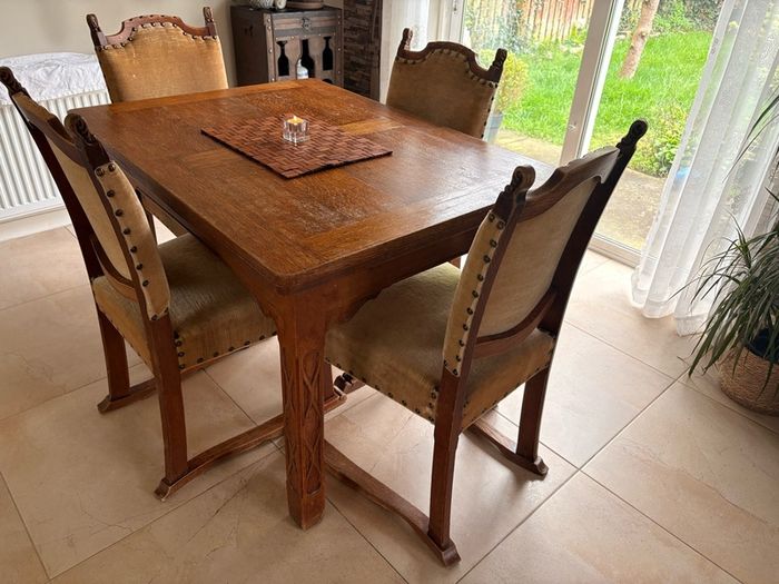 Jacobean / Tudor Style Solid Oak Extendable Dining Table + 4 Chairs