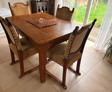 Jacobean / Tudor Style Solid Oak Extendable Dining Table + 4 Chairs