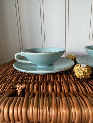 coffee cups & saucers