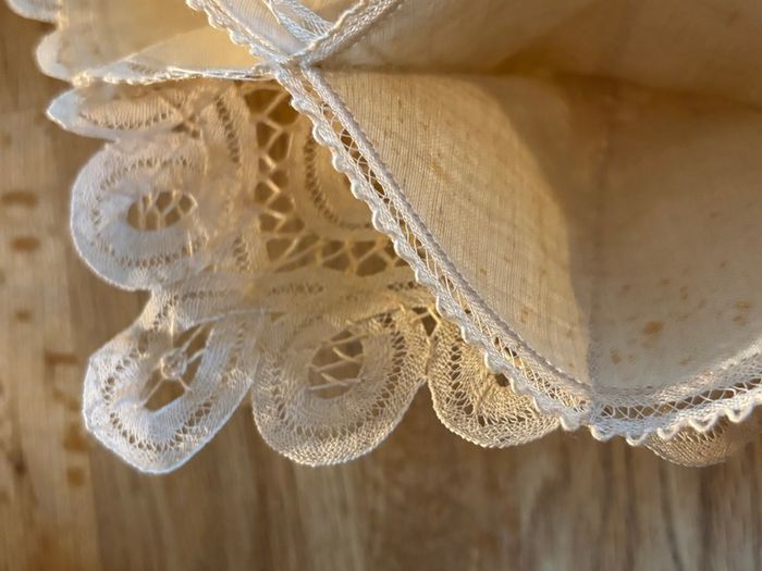 Vintage Lace Bread Roll Holder