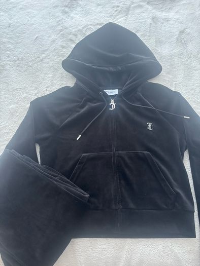 Sports suit