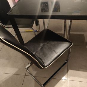 Kitchen table & 6 chairs
