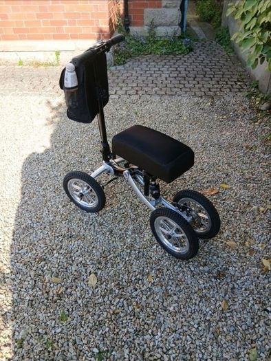 knee walker KneeScoot Quad 4 All Terrain knee scooter