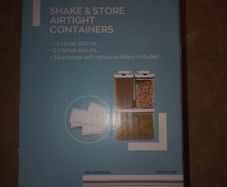 Shake and store airtight containers Set