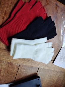 fingerless gloves