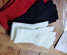 fingerless gloves