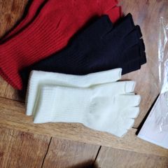 fingerless gloves