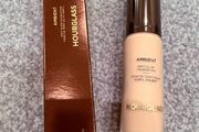 Hourglass Ambient Soft Glow foundation