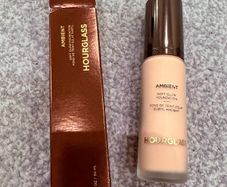 Hourglass Ambient Soft Glow foundation