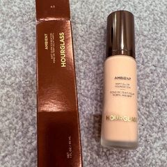Hourglass Ambient Soft Glow foundation