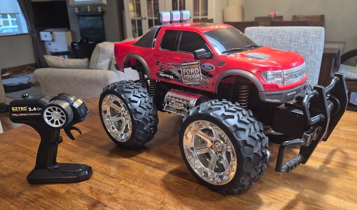 Remote Control Ford Raptor Truck::Rechargable Battery Excellent Condition