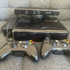 Xbox 360 S 250GB + 2 Controllers + Kinect + 12 Games