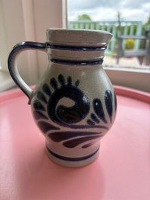 Handarbeit pottery jug