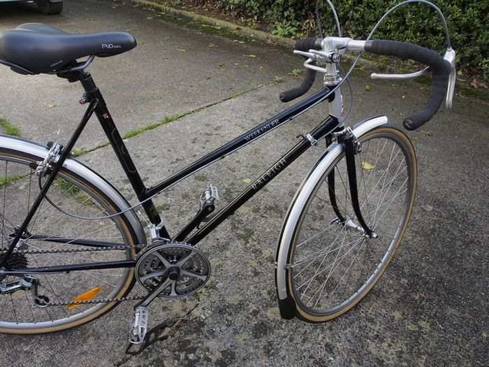 PRICE REDUCTION-Vintage 1980s Raleigh Weekender 15 speeds Ladies Racinng