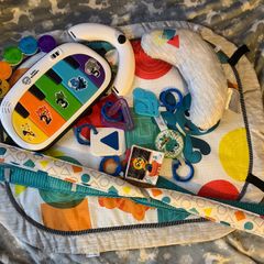 Baby Einstein 4-in-1 Kickin' Tunes Music and Language