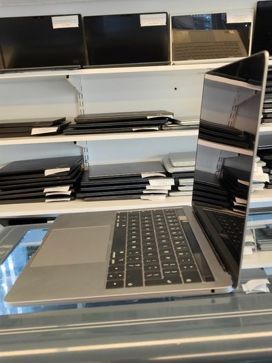 Touch Bar Apple MacBook Pro 13" A2159 2019 i5-8257U 8GB 256GB RETINA 2560 x 1600 (Battery Cycle: 165)
