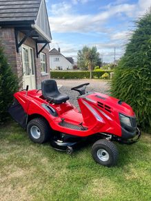 Ride on lawnmower