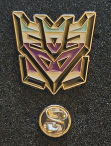 Transformers / decepticons , pin back badge.