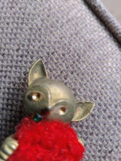 Vintage brass cat pin cushion see last photo for exact measurements FREE STANDARD POSTAGE INCLUDED