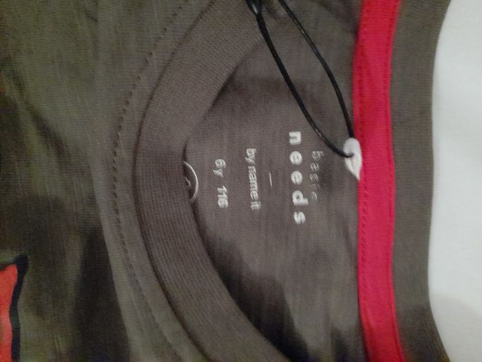 Girl's top, age 6, brand new