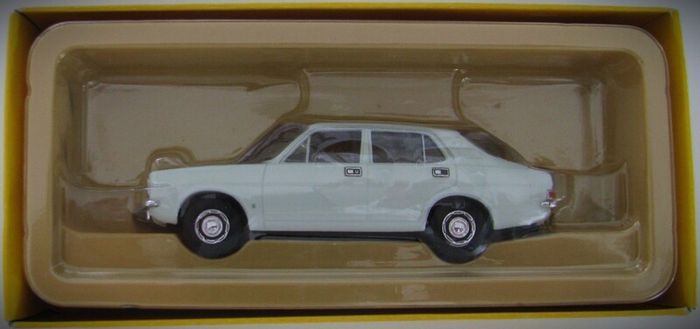 Diecast Model Morris Marina White - Collectable Vanguards 1:43