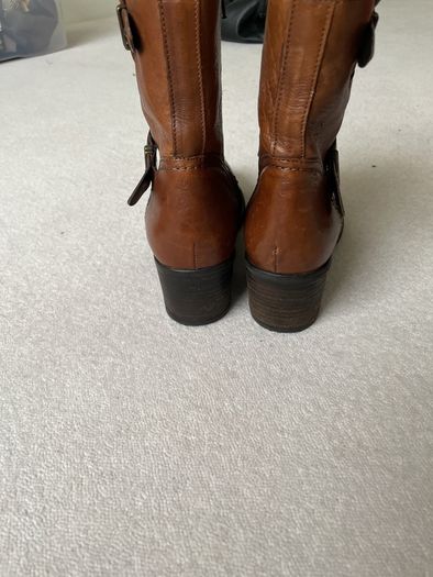 Clarks brown leather boot Size 6.5