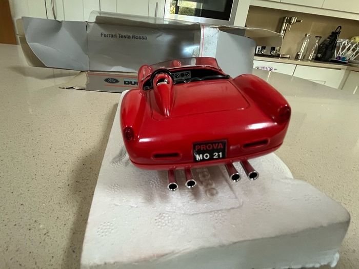 Ferrari Testarossa 250 Scale 1/24 Ford Dealer Burago