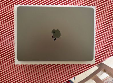 MacBook Air M2 - In Box - Like New