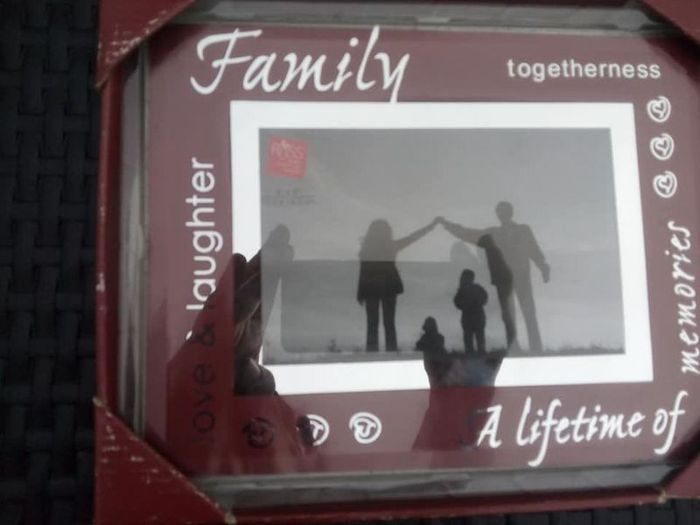 Beautiful New FAMILY Picture Frame 4 x 6
