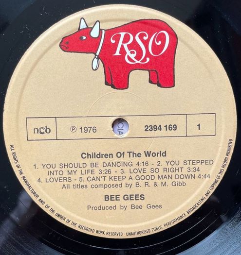 LP Bee Gees, in good condition. The price is on the list.