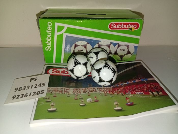 Waddingtons Subbuteo - 61205 3 White Adidas Tango Balls boxed vintage