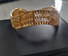 Intricate 18ct solid bangle
