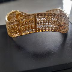 Intricate 18ct solid bangle