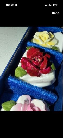Aynsley set of 4 table flower placeholders